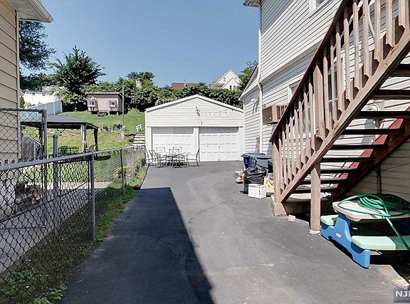 2nd image of 187-189 Dewitt Ave