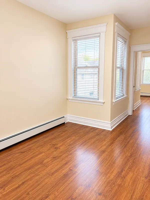 3 bed, 1.0 bath, 1284 sqft, $2,550 — Photo 4