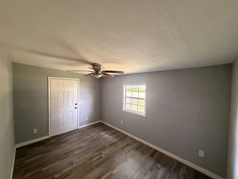1418 Woodlawn Ave — Photo 16