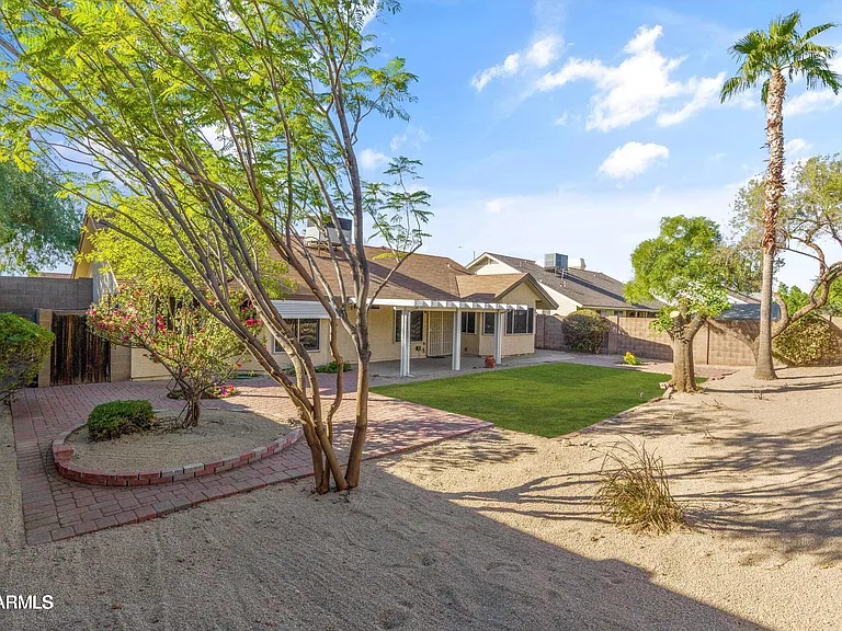 2735 N Diego Cir — Photo 33
