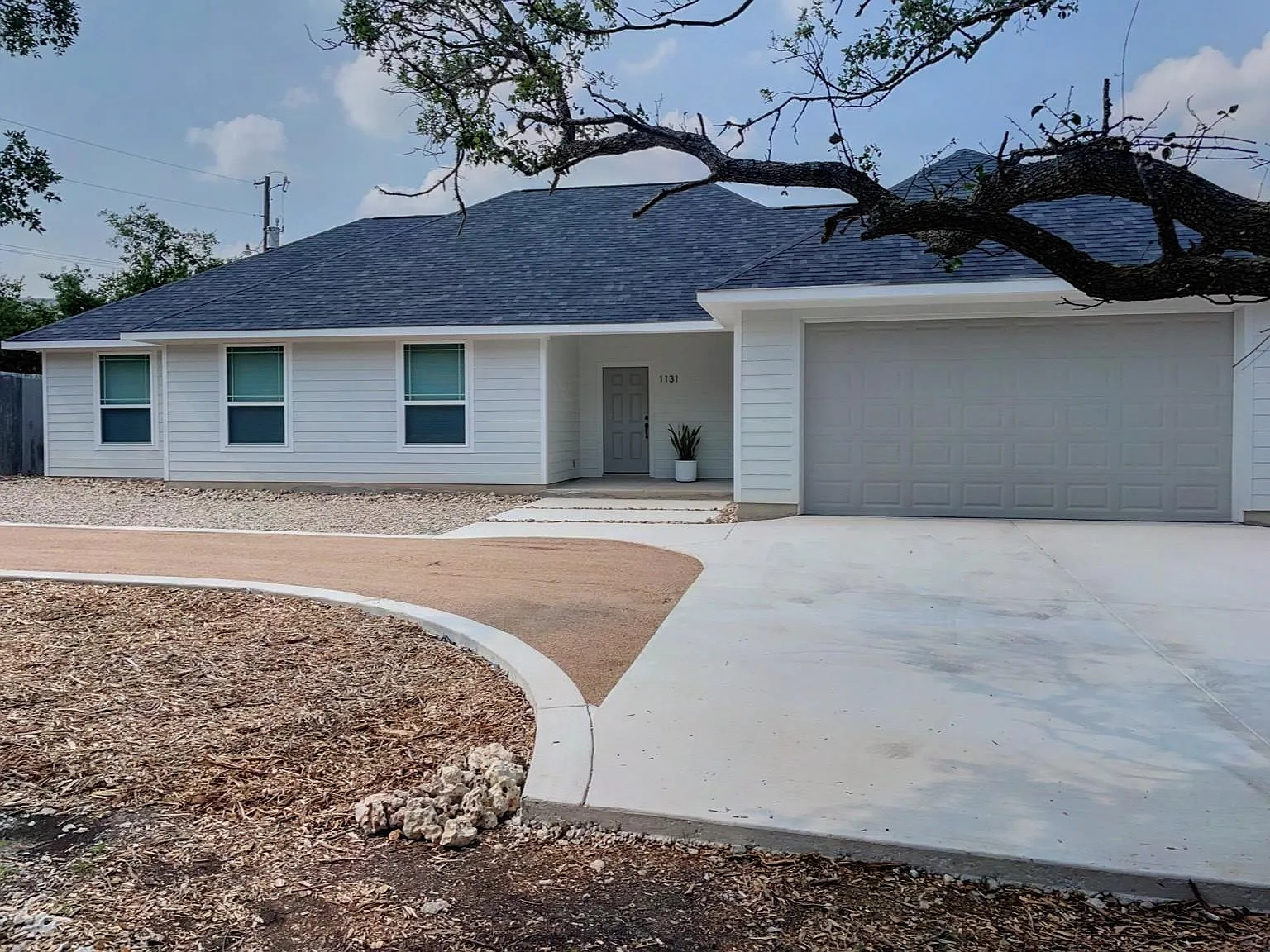 4 bed, 2.0 bath, 2005 sqft, $2,500 — Photo 4