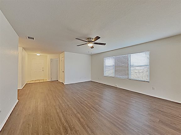 3rd image of 4710 Lyndys Farm