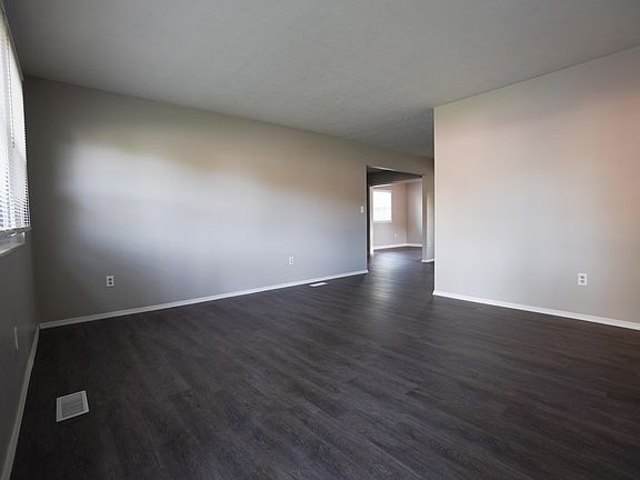 5th image of 716 Marilyn Dr
