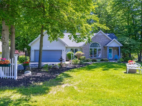 21 Rose Dust Dr, Rochester, NY 14626