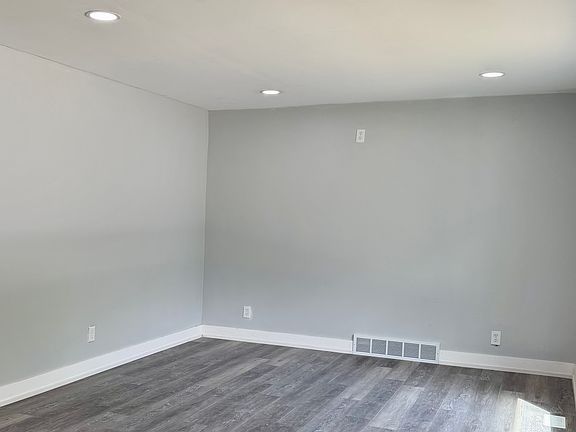 3rd image of 22442 W Chicago St