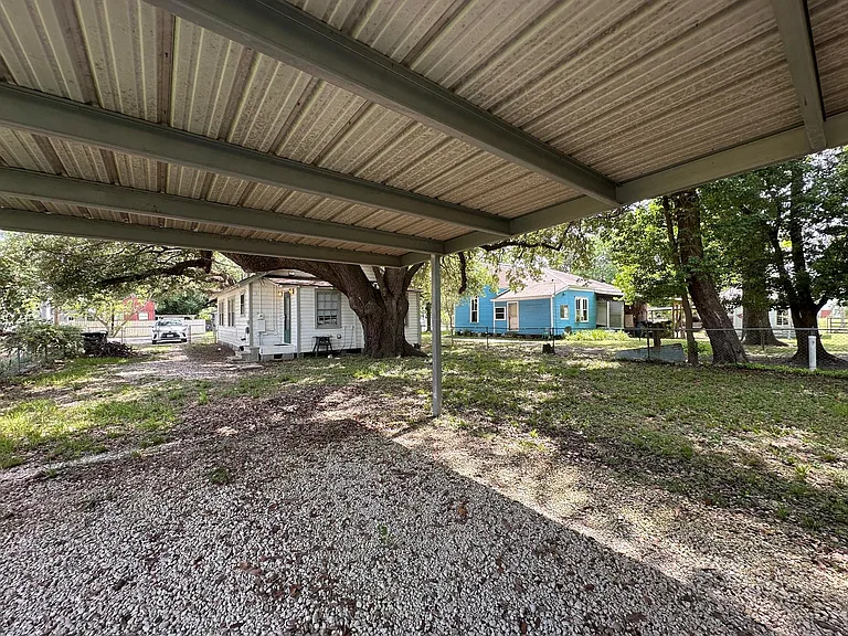 706 W Willis St — Photo 16