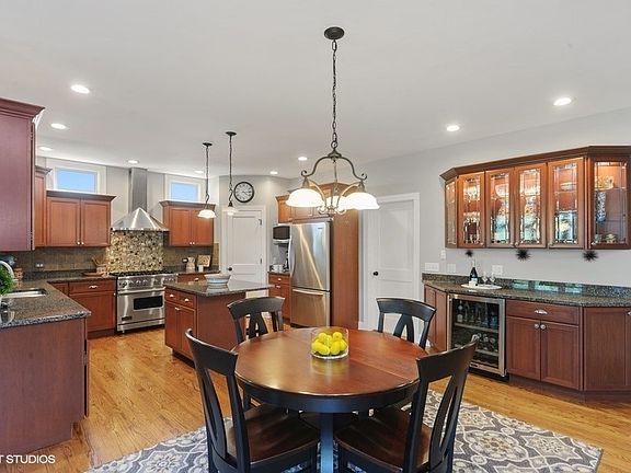 5th image of 817 N Mitchell Ave