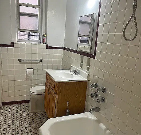 6574 Saunders St #3H — Photo 3