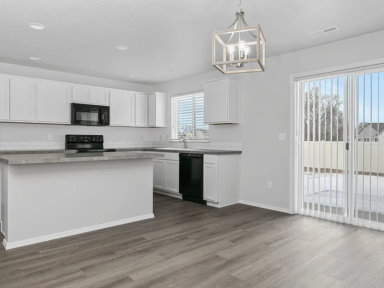 1786 E Kentucky Ave — Photo 4