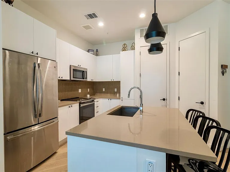 800 Embassy Dr #115 — Photo 8