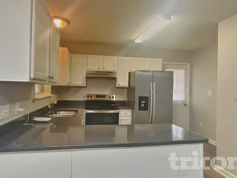 1322 Sasswood Ln — Photo 5