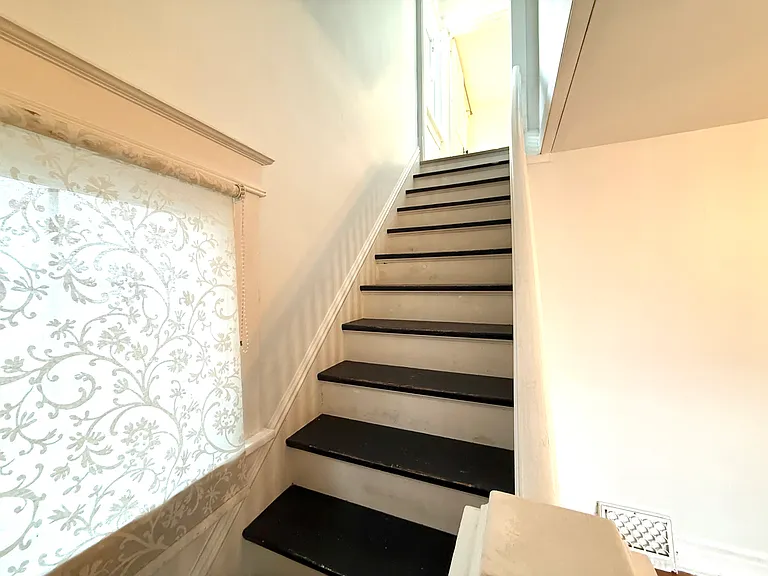 21 Centre St — Photo 10