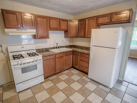4th image of 1157 Southlea Dr