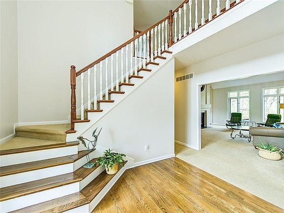 4th image of 7208 Lakeside Woods Dr