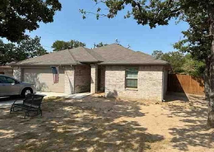 1st image of 203 Shady Oaks Dr