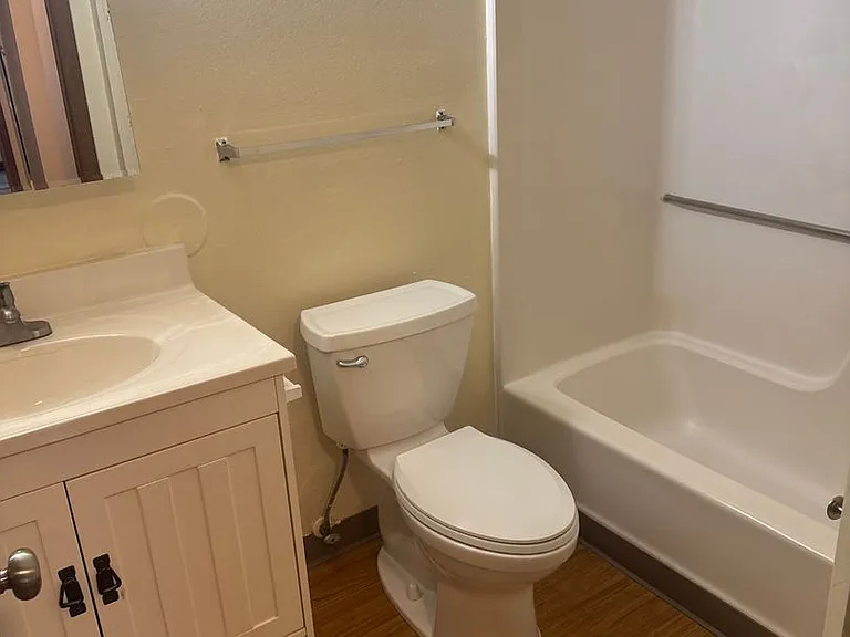 315 E Rose Avenue — Photo 6
