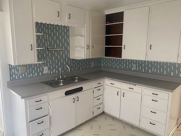 3rd image of 637 N Trafton St APT A