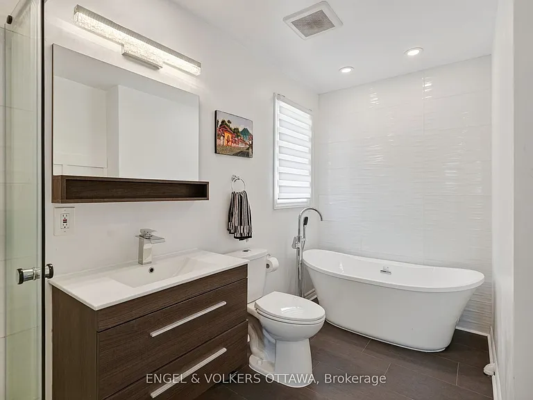 1033 Como Cres — Photo 15