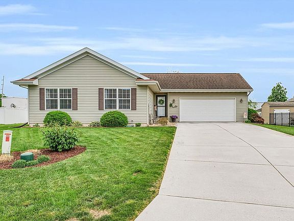 2nd image of 303 Miller Ct