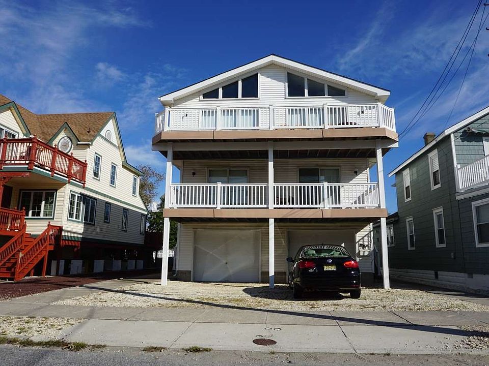 1st image of 209 E 86th St
