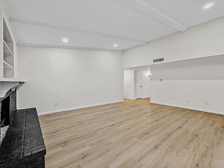 11919 Bushmills Rd — Photo 3