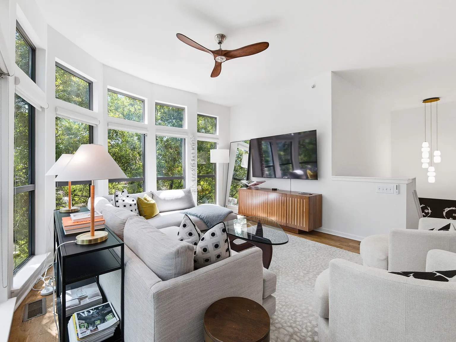 2 bed, 2.5 bath, 1352 sqft, $2,900 — Photo 2