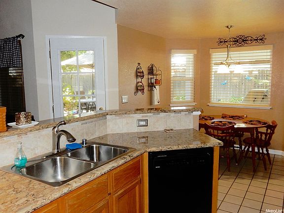 5th image of 8150 Derbyshire Cir