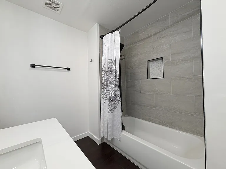 Moorpark Lofts — Photo 7