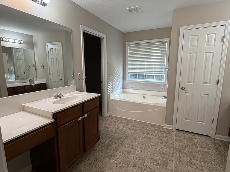 3106 Legacy Glen Path — Photo 9