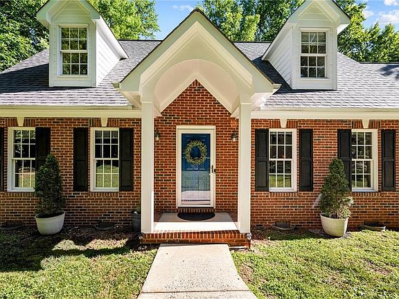 2nd image of 1509 Sandalwood Dr