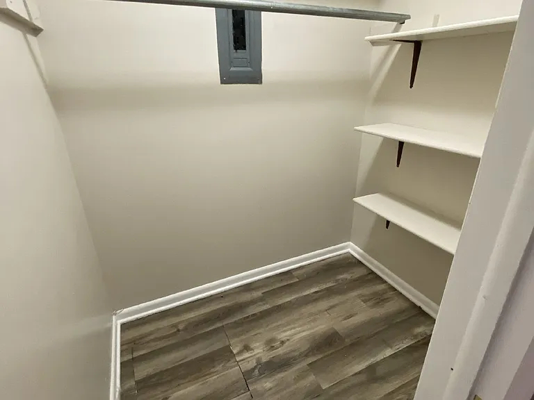 889 S Hillcrest St — Photo 6