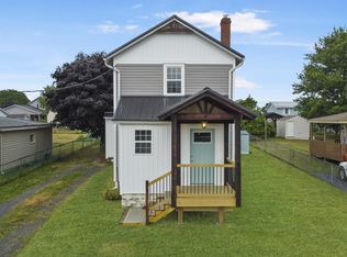 933 9th St, Colver, PA 15927