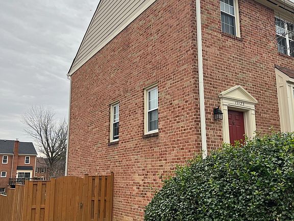 2nd image of 10123 Oakwood Chase Ct