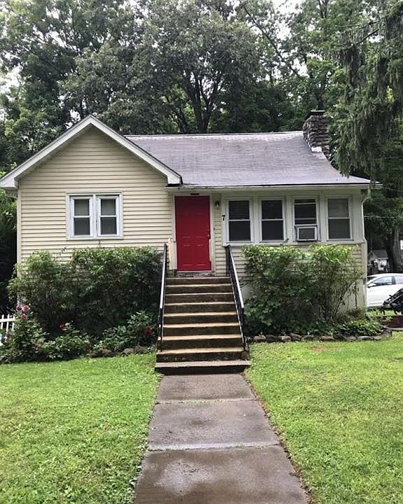 1st image of 7 Fernwood Dr