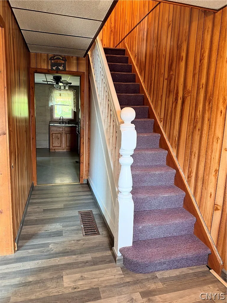 3 bed, 1.5 bath, 1200 sqft, $1,100 — Photo 3