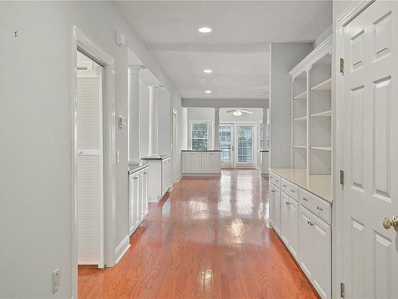 4th image of 117 Peppertree Crossing Ave