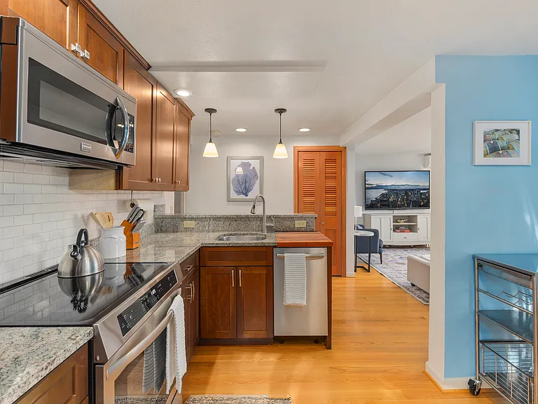 13736 Riviera Pl NE #B — Photo 11