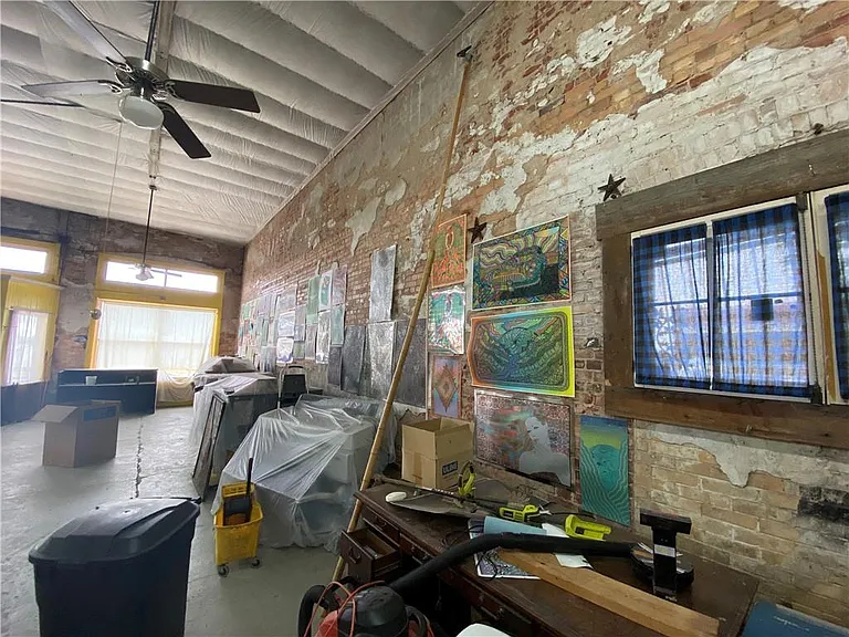 202 N Commerce St — Photo 14