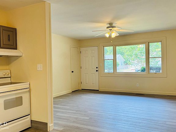 3rd image of 705 Isham St