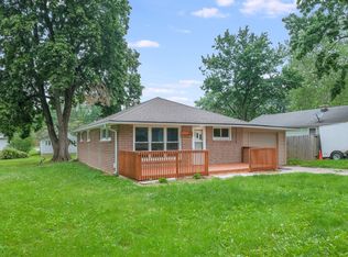 214 Augusta Dr, Mahomet, IL 61853