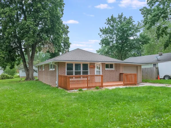 214 Augusta Dr, Mahomet, IL 61853