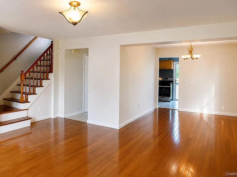 219 Chrystal Dr — Photo 5