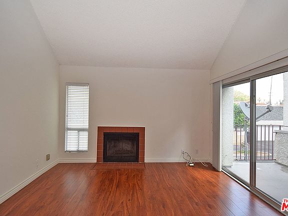 3rd image of 20155 Keswick St Unit 211