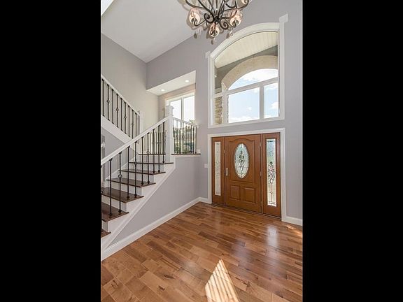Dramatic entry , the view from the entry takes your breath away!