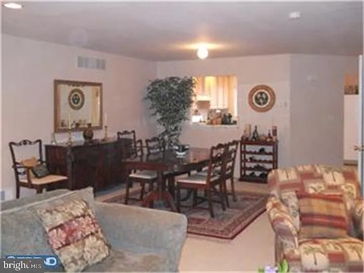 9 Lexington Ct — Photo 4