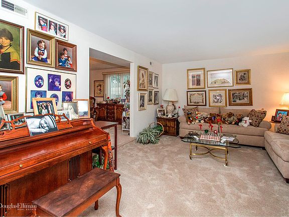 5th image of 21 Knoll Ln