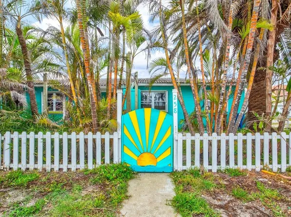 256 144th Ave, Madeira Beach, FL 33708