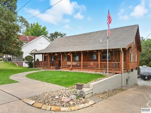 8616 Emerson Rd, Plattsmouth, NE 68048