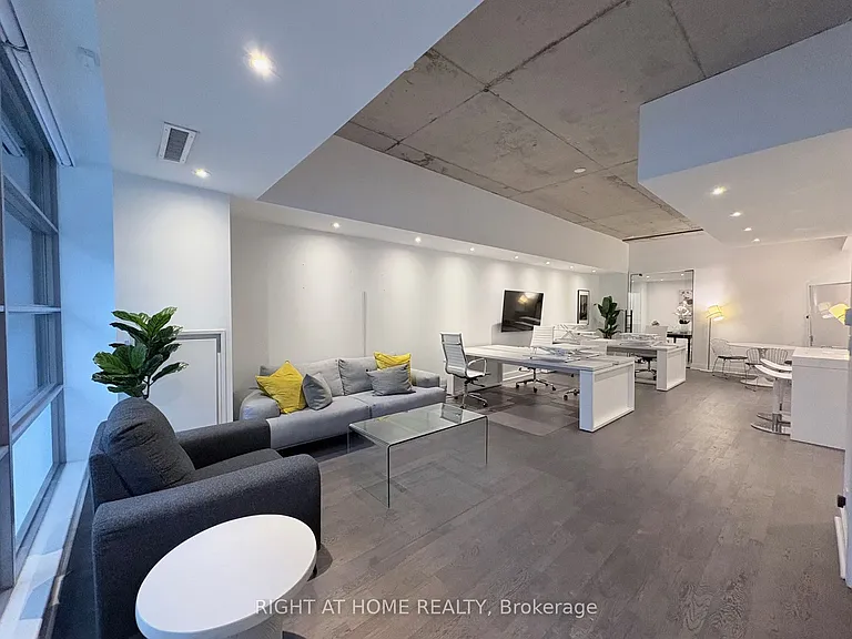 399 Adelaide St W #104 — Photo 4