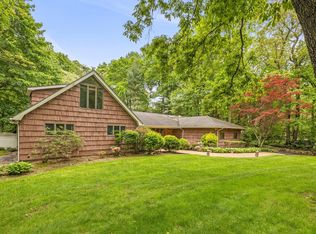 16 W Mall Dr, Huntington, NY 11743